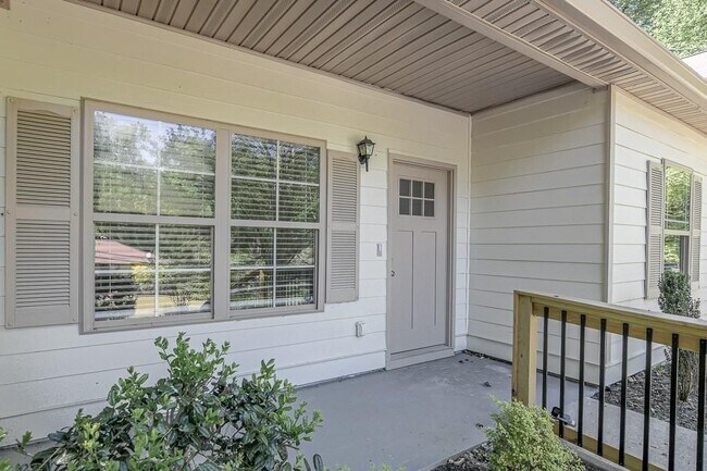 Foto del edificio - 70 Gardenia Dr NW