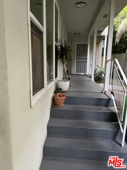 Foto del edificio - 1439 Rexford Dr