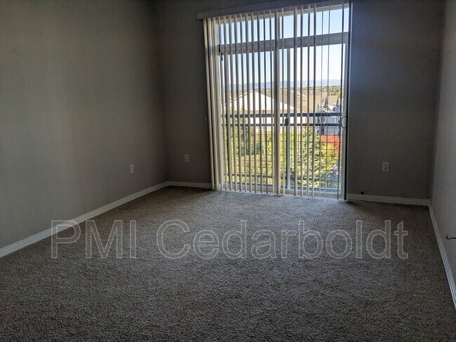 Building Photo - 10176 Park Meadows Dr