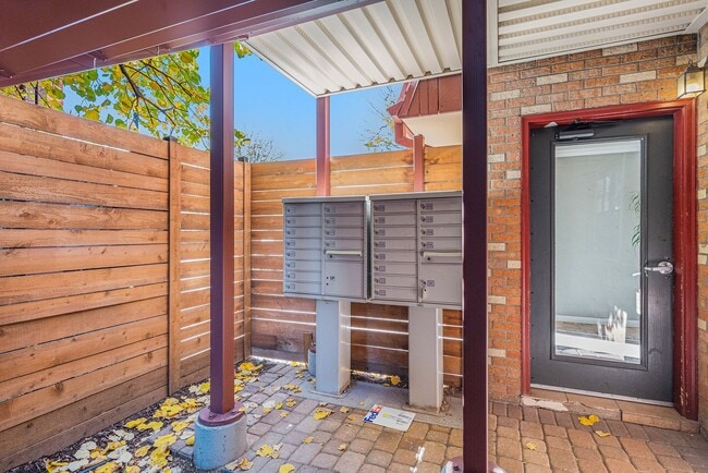 Building Photo - Spacious 1 Bed 1 Bath in the heart of Capi...