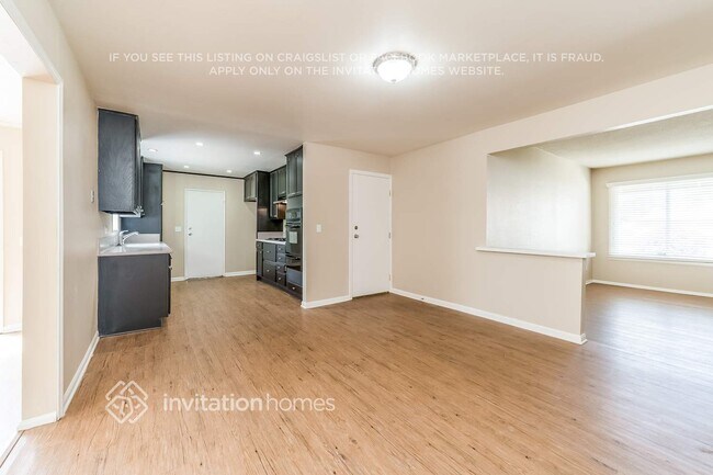 Building Photo - 10326 Pendleton St