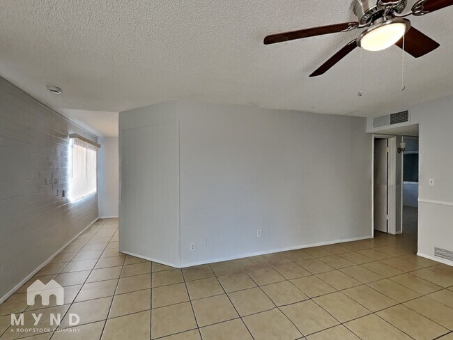Foto del edificio - 903 E 5th St