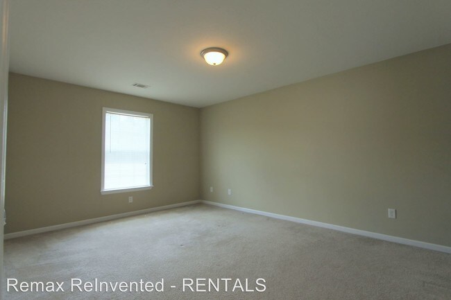 Building Photo - 2204 Lions Mane Dr