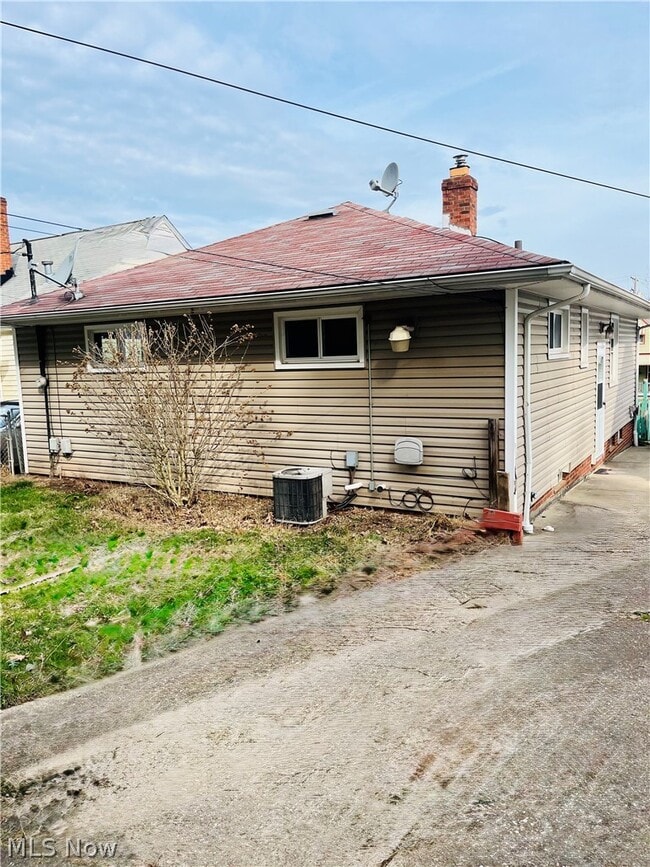 Building Photo - 3023 Torrington Ave