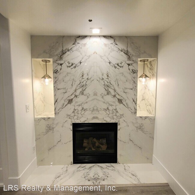 Building Photo - 2 br, 2.5 bath House - 1861 Veteran Ave. #101