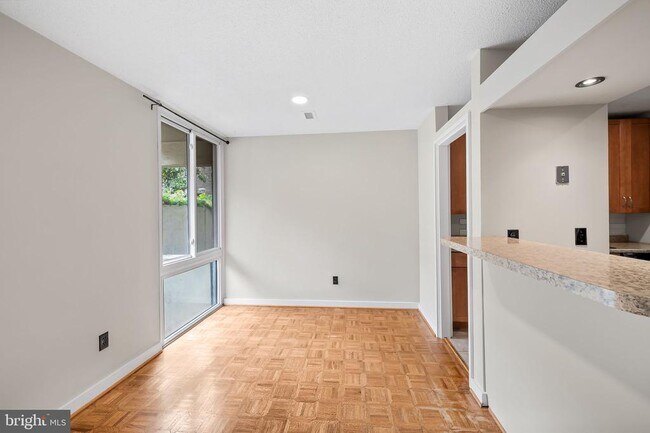 Foto del edificio - 2302 Wineberry Terrace