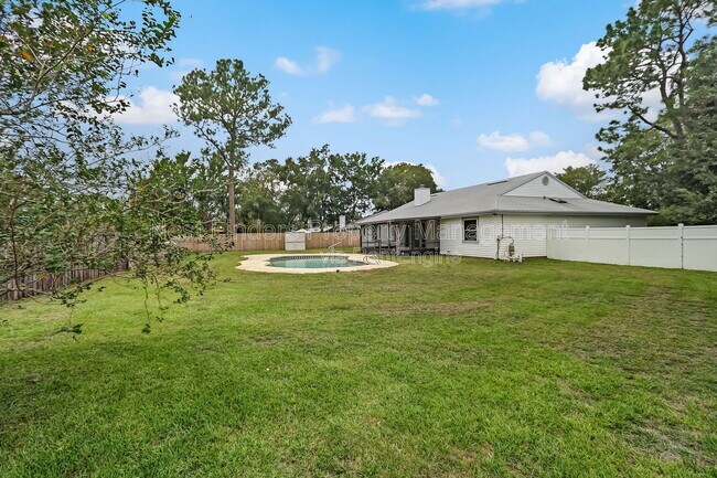 Foto del edificio - 10855 Mandarin Station Dr W