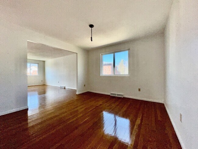 Building Photo - 14 Kippy Dr