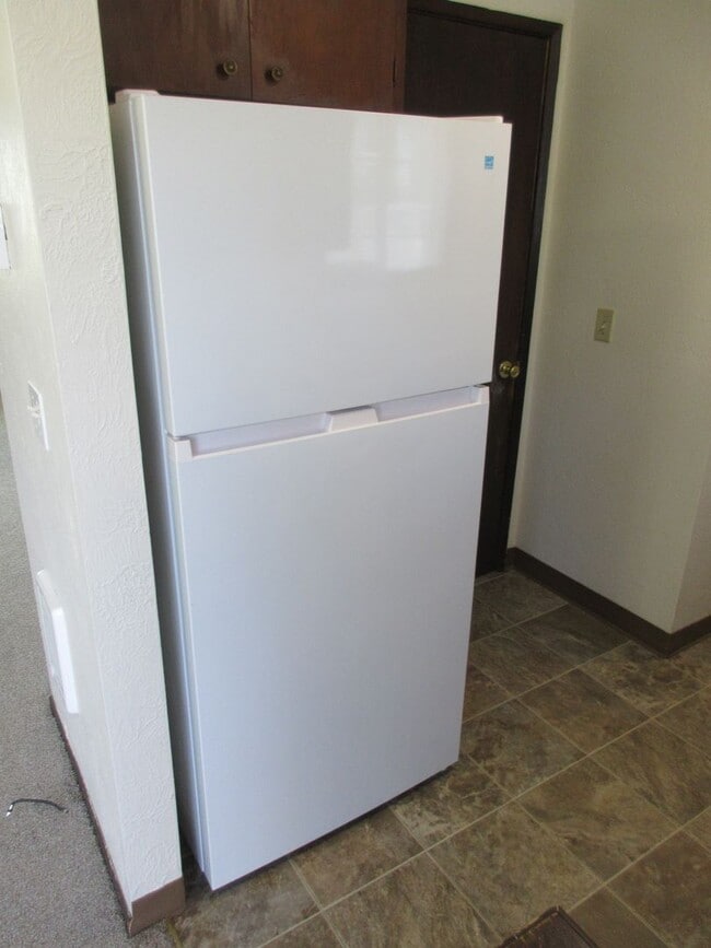 Building Photo - Two Bedroom Duplex w/ Garage