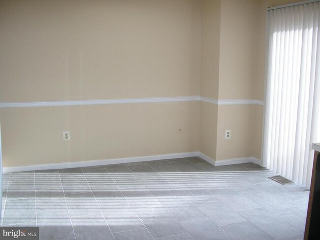 Building Photo - 2414 Clover Field Cir