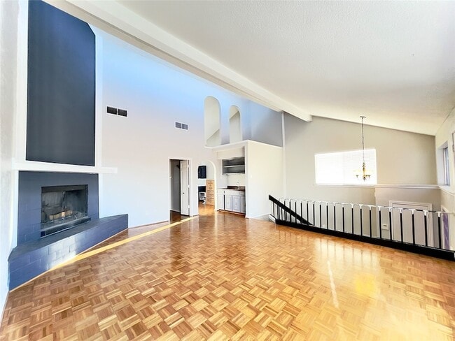 Building Photo - 3119 Lakeside Dr