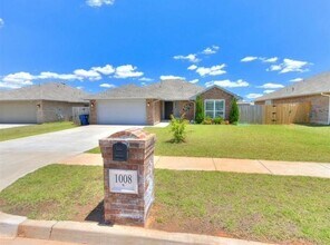 Building Photo - 1008 S Appaloosa Ln