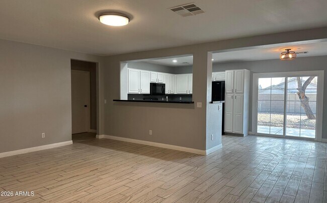 Foto del edificio - 1401 S 228th Ln