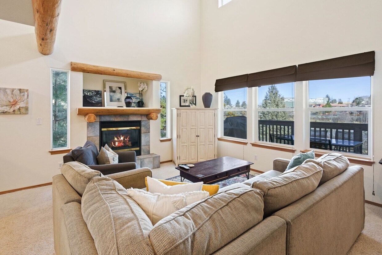 Foto principal - 3186 NW Quiet River Ln