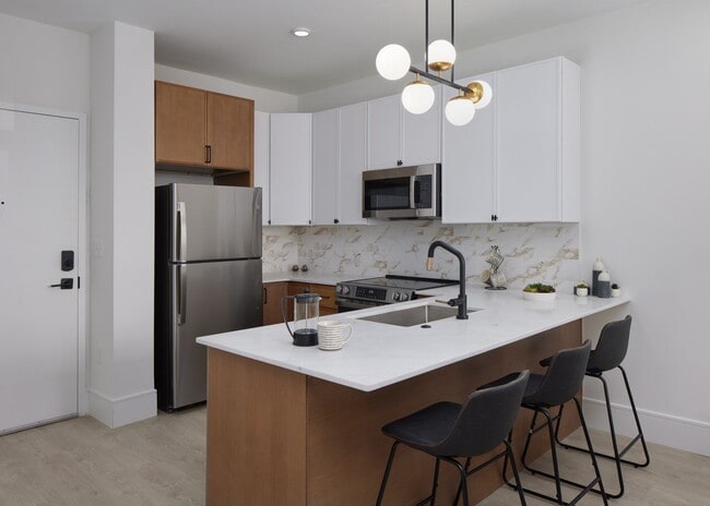 Building Photo - 23 West