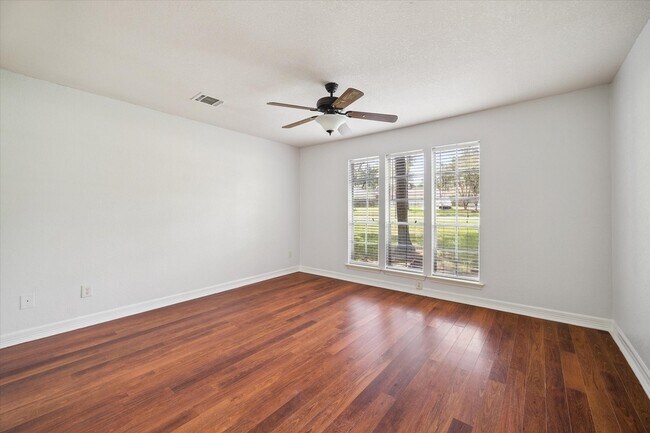 Building Photo - 23906 Northcrest Dr