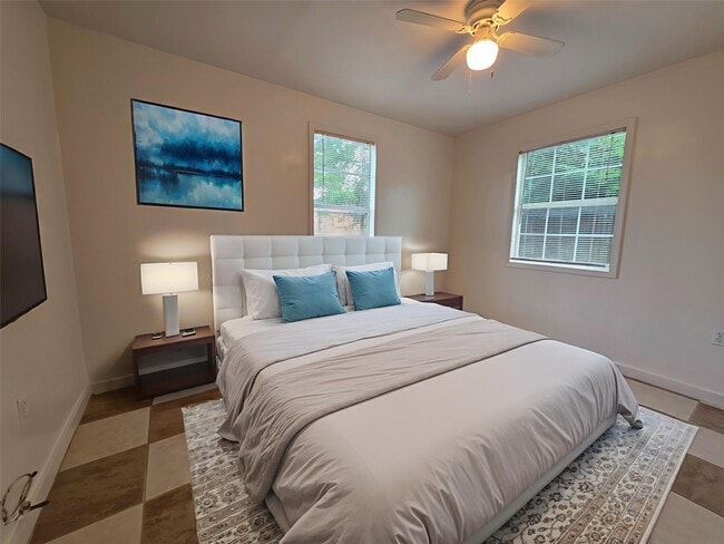 Building Photo - 207 Bryan St