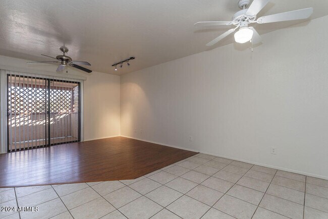 Building Photo - 4211 E Palm Ln