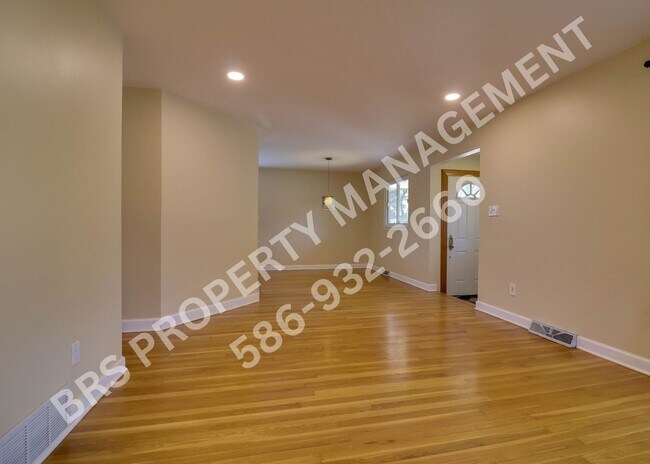 Foto del edificio - 3 Bedroom 2 bathroom house in Royal Oak.