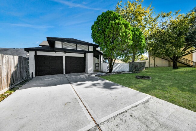 Building Photo - 2911 Meadowgrass Ln