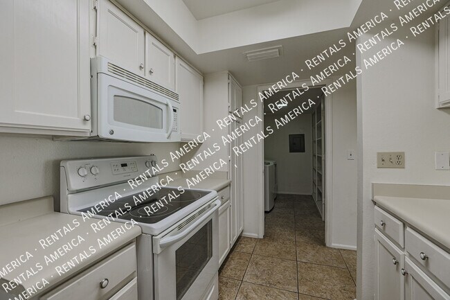 Foto del edificio - 633 W Southern Ave