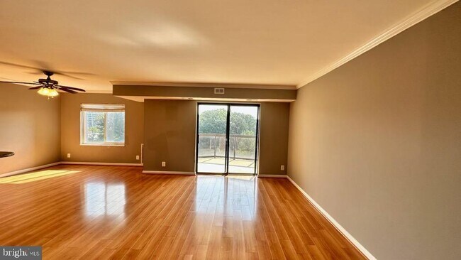 Foto del edificio - 8340 Greensboro Dr