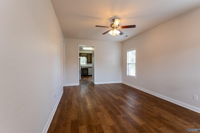 Foto del edificio - 105 Kaleigh Paige Cir