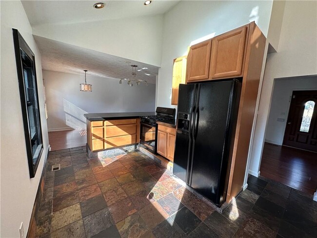 Building Photo - 810 Mimosa Dr SE