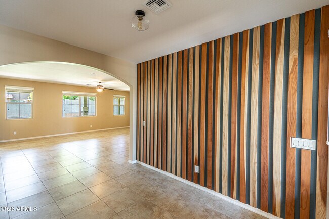 Building Photo - 18445 W Saguaro Ln
