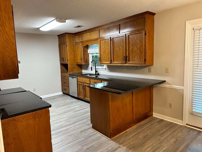 Building Photo - 108 Brass Oak Dr