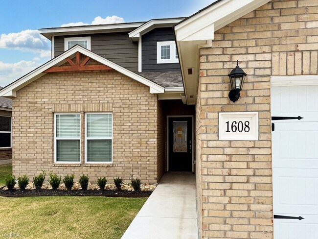 Foto del edificio - 4 br, 2.5 bath House - 1608 Vermilion Ln