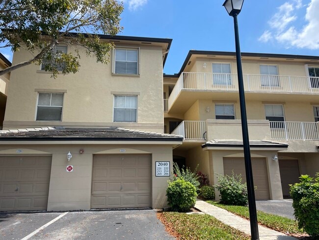 Foto del edificio - 2040 Greenview Shores Blvd