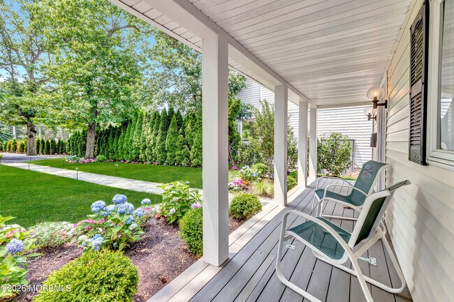 Foto del edificio - 637 Beacon Blvd