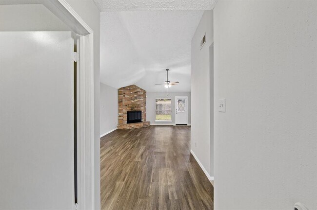 Building Photo - 836 Oakridge Dr