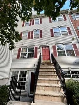 Photo - 157 W Market St Townhome