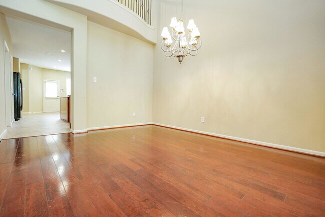 Building Photo - 30 Crocus Petal St