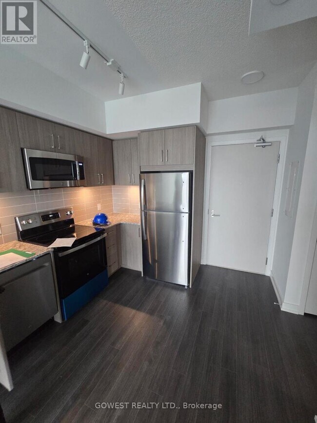 Photo du bâtiment - 4010 Eglinton Ave W