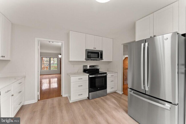 Foto del edificio - 2841 Sutton Oaks Ln