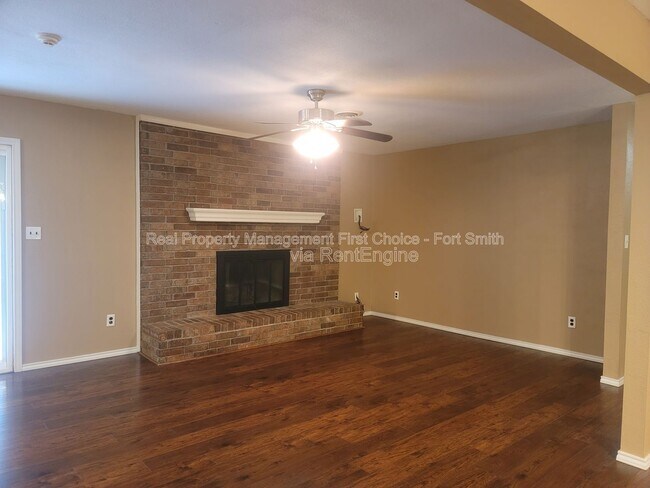 Foto del edificio - 306 Elfen Glen St