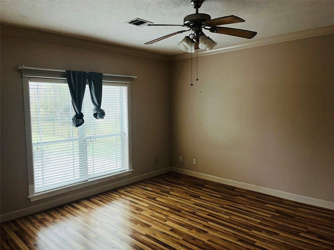 Building Photo - 2015 Halyard Dr