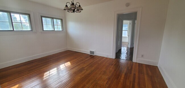 Foto del edificio - 17122 kenyon Rd, Shaker heights, OH 44120