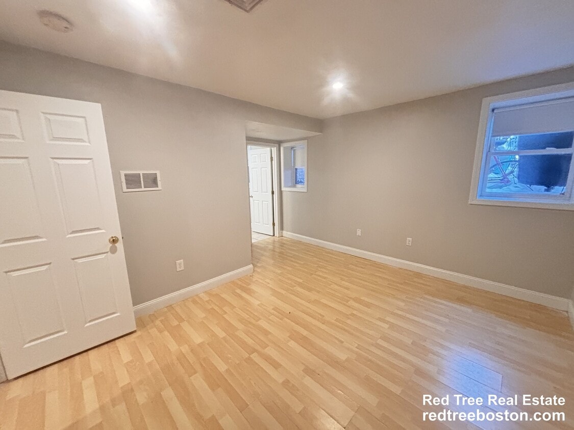 Photo - 10 Strathmore Rd. Unit B