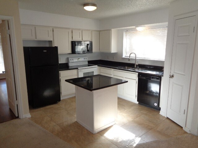 Foto del edificio - 12400 Overbrook Ln