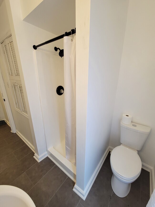 1098 4th Ave, Freedom, PA 15042 Apartments Freedom, PA