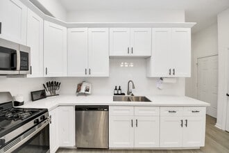 Building Photo - 4613 Ireland St