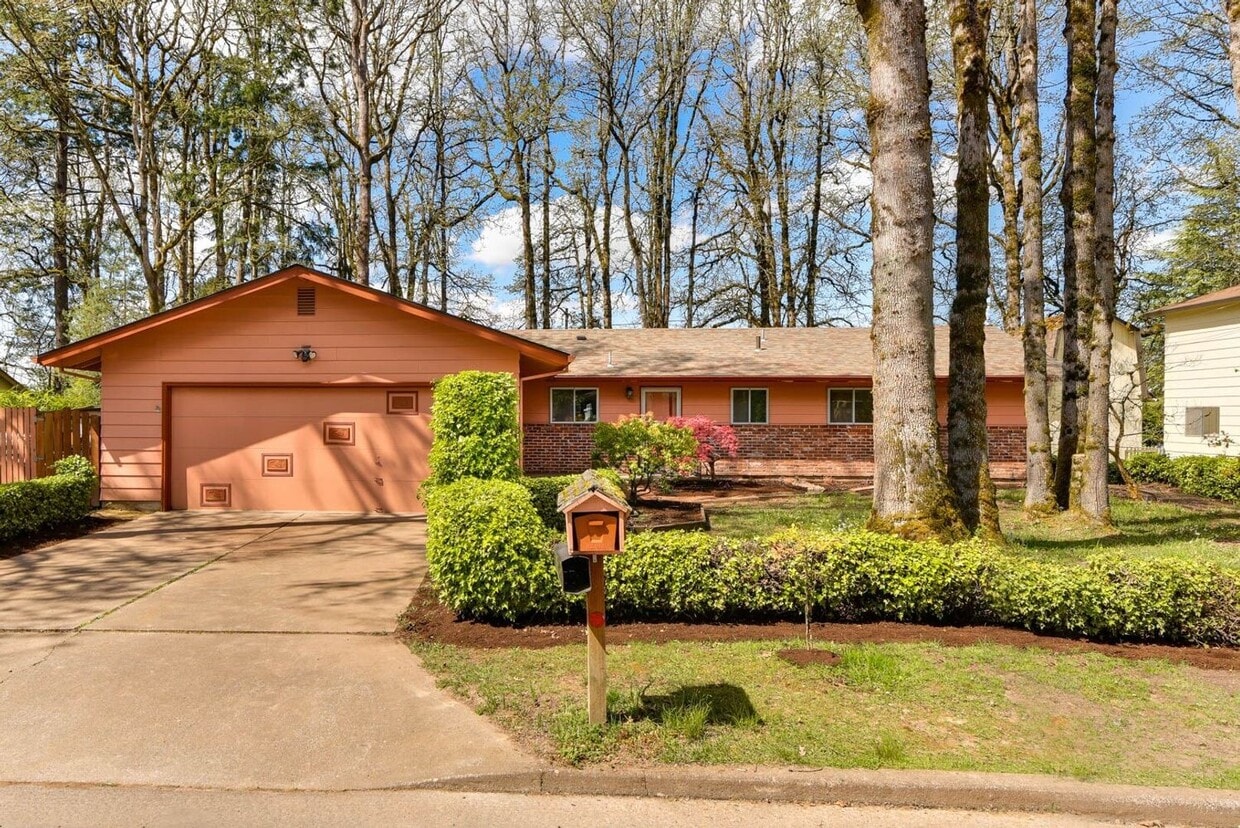Primary Photo - Terra Linda Home - 3 Bedrooms, 2 Baths, 1,...
