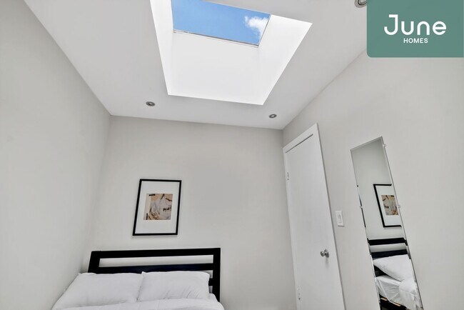 Foto del edificio - ROOM ONLY in 5-bed/2.0-bath Home
