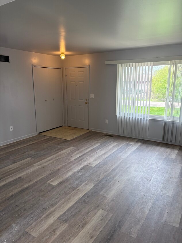 Building Photo - 2895 Simpson Dr