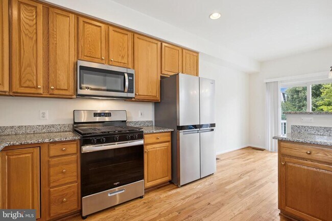 Foto del edificio - 5502 Sacramento Mews Pl