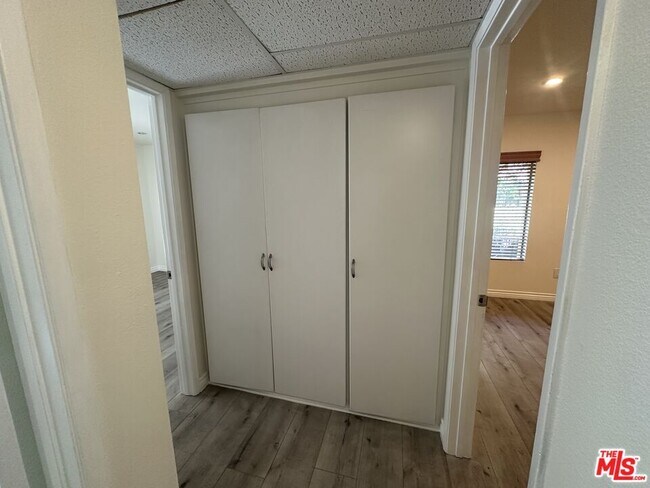 Foto del edificio - 18350 Hatteras St